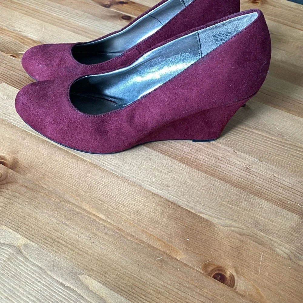 Burgundy Wedges 8.5